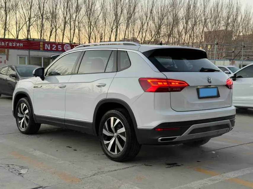 2021 VOLKSWAGEN TAYRON thumbnail 4