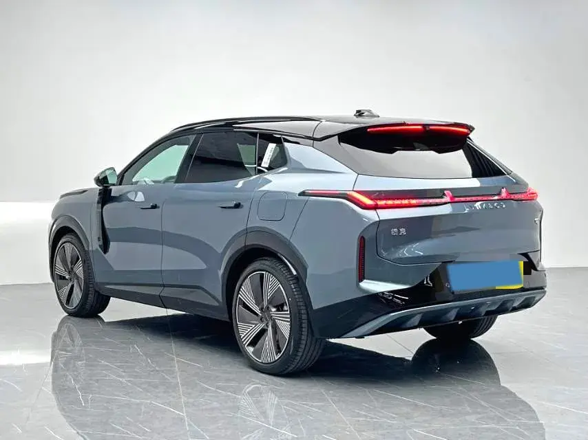 2025 LYNK&CO 08 thumbnail 4
