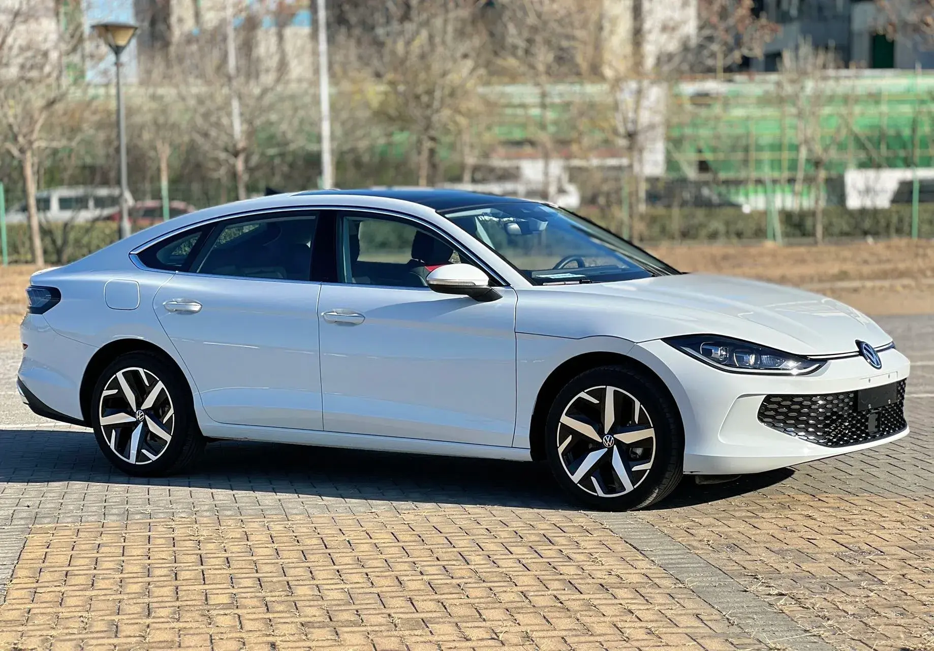 2025 VOLKSWAGEN LAMANDO thumbnail 3