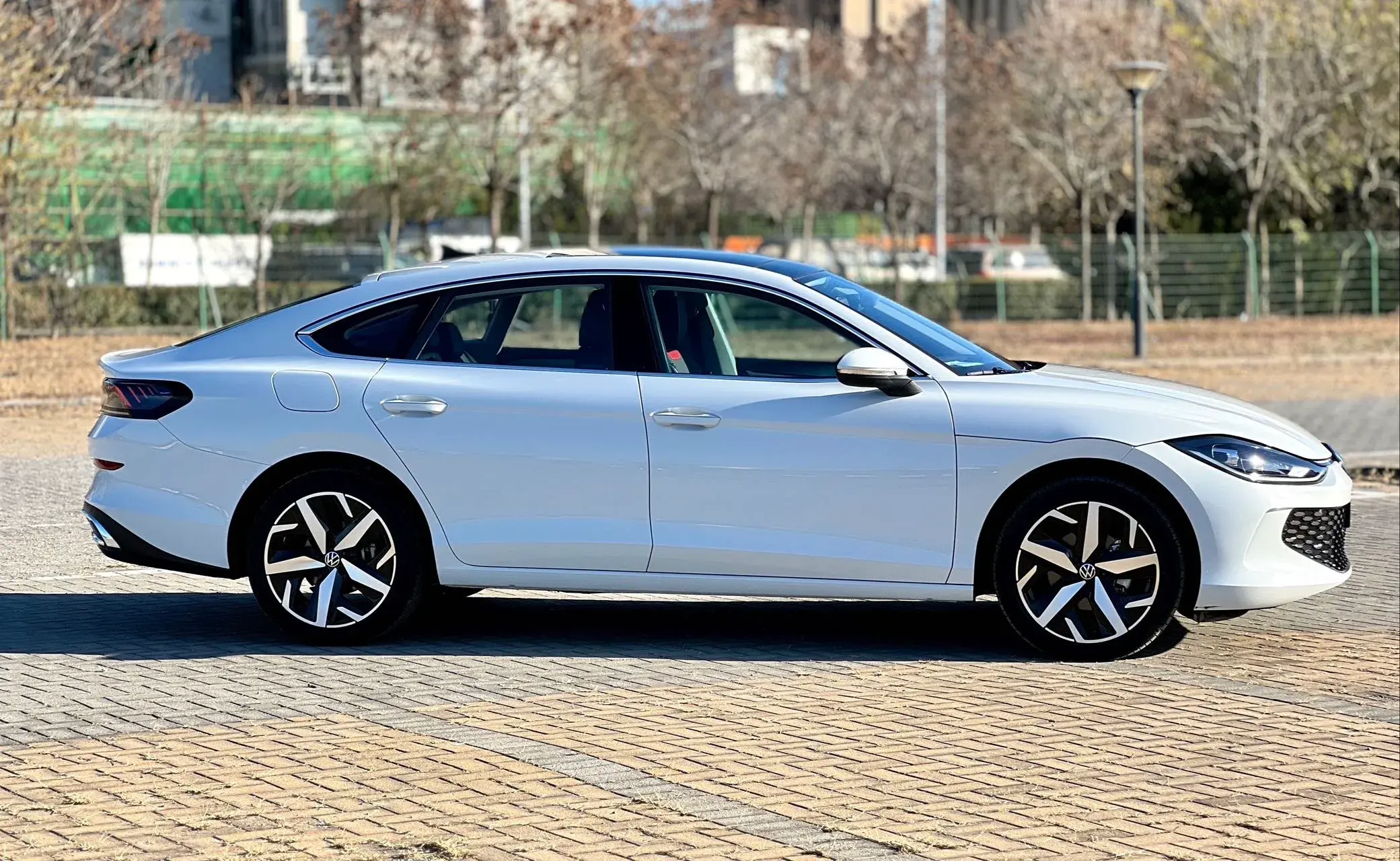 2025 VOLKSWAGEN LAMANDO thumbnail 4