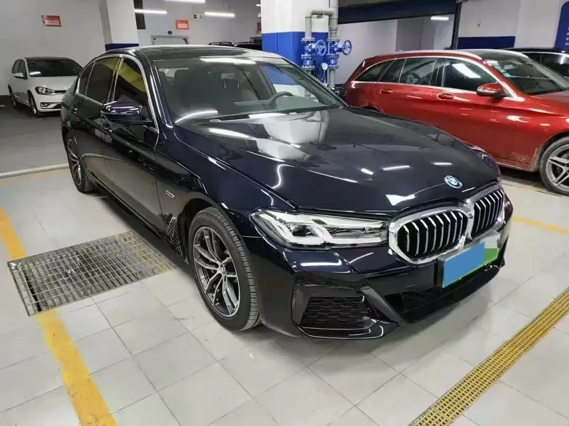2021 BMW 5 thumbnail 2