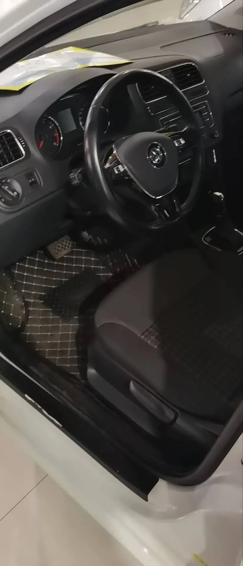 2018 VOLKSWAGEN POLO thumbnail 3