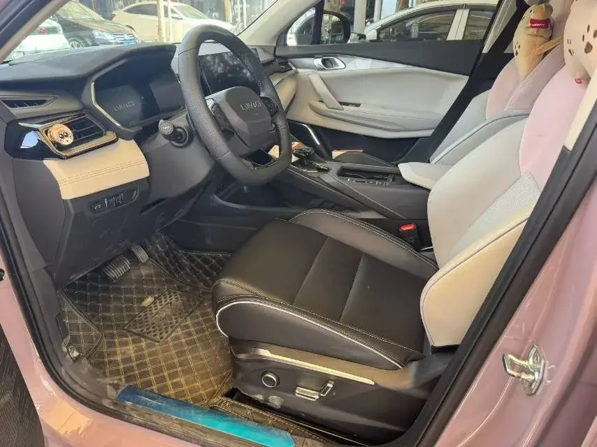 2023 LYNK&CO 06 thumbnail 3