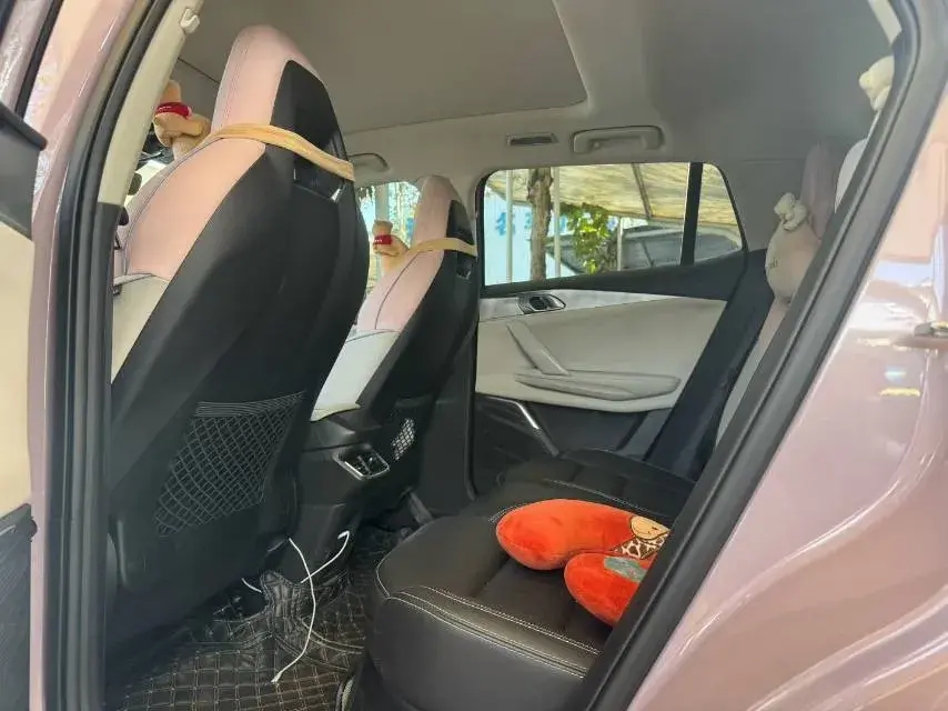 2023 LYNK&CO 06 thumbnail 4