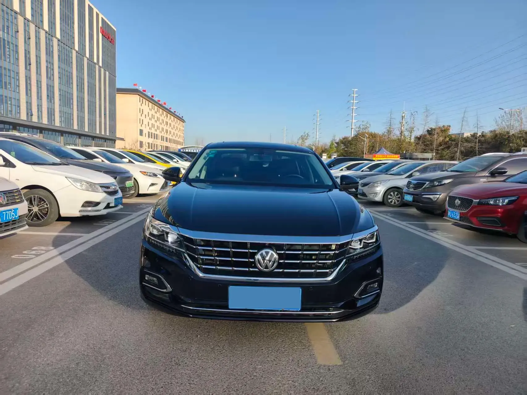 2019 VOLKSWAGEN PASSAT thumbnail 2