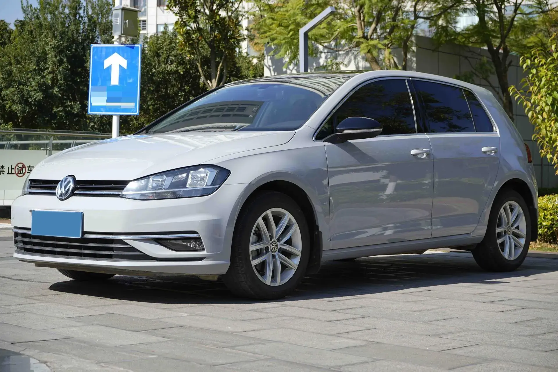 2019 VOLKSWAGEN GOLF view 1