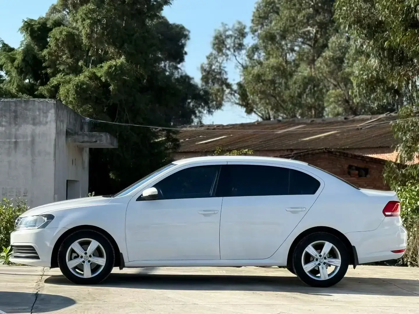 2017 VOLKSWAGEN LAVIDA thumbnail 4