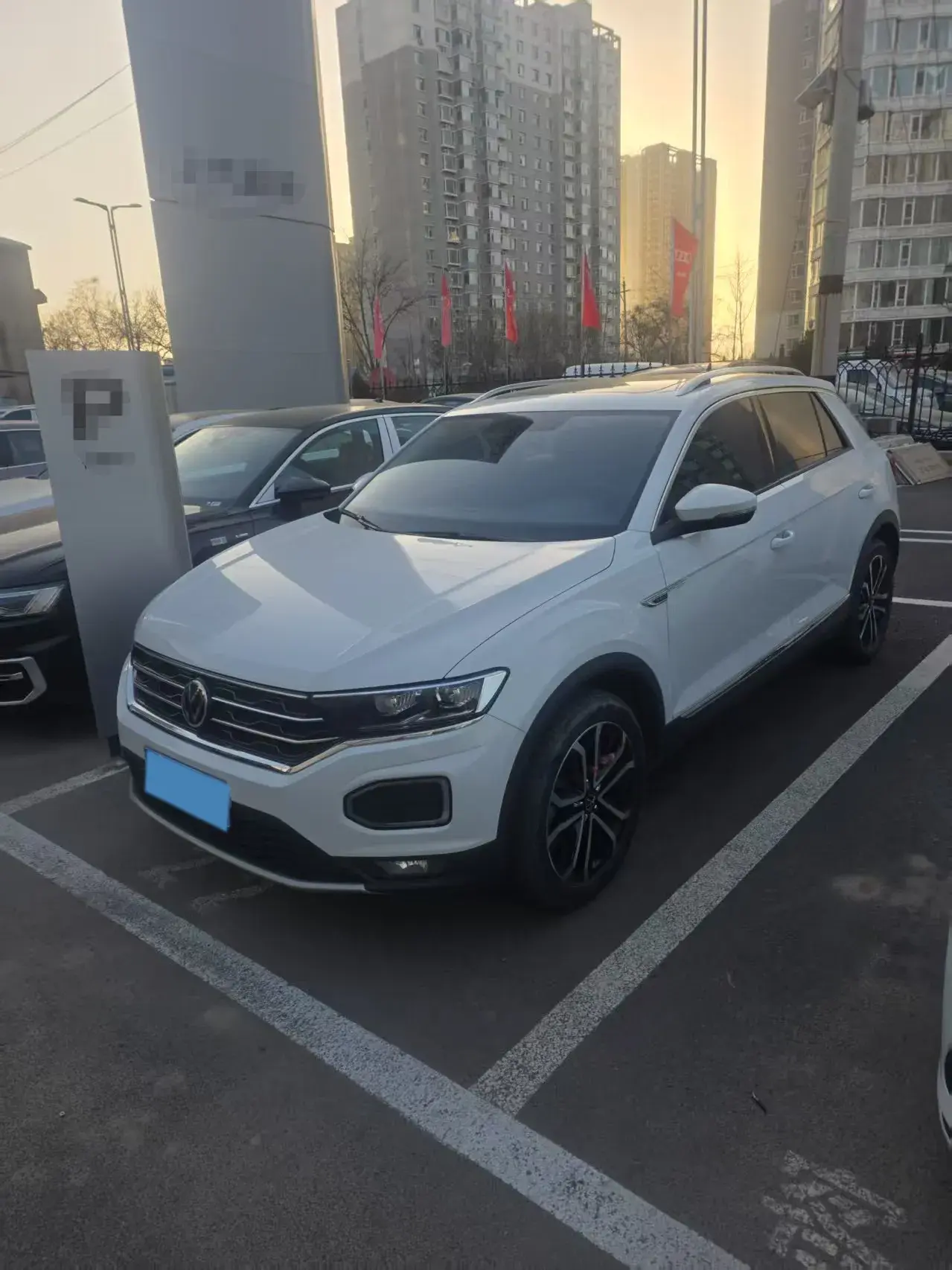 2021 VOLKSWAGEN T-ROC view 1