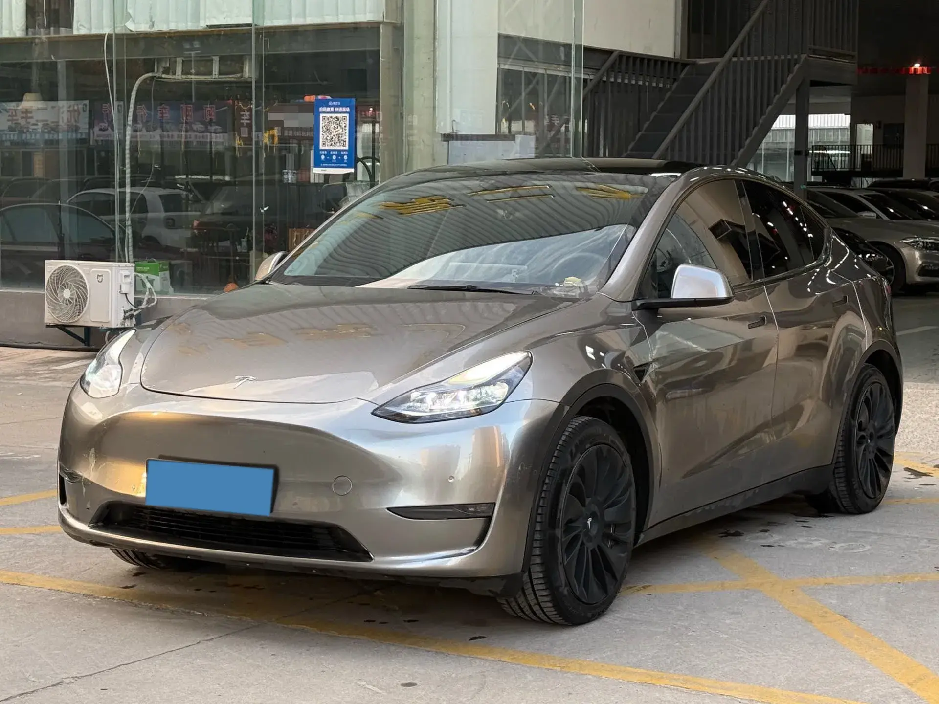 2022 TESLA MODEL view 1