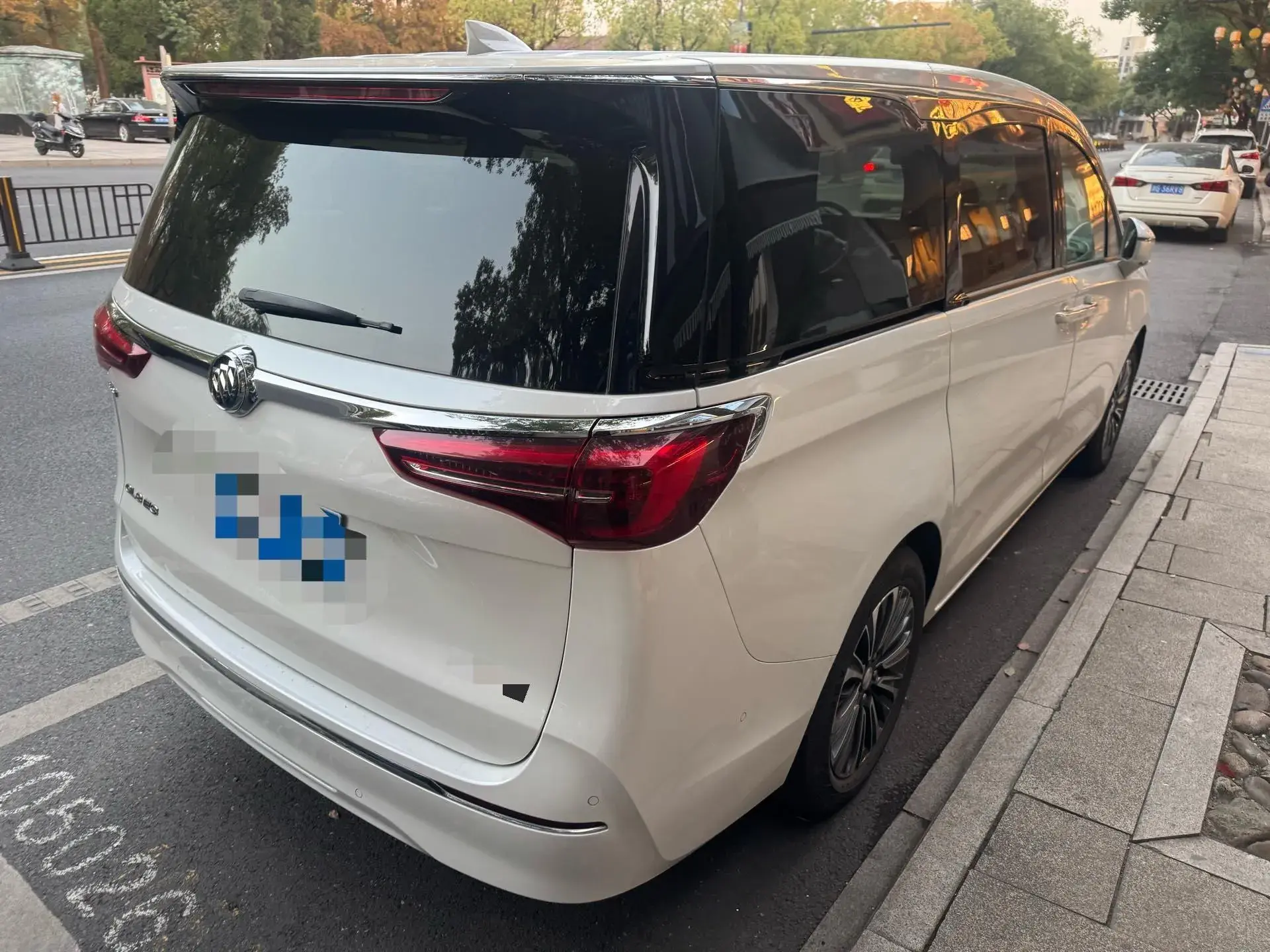 2022 BUICK GL8 thumbnail 3