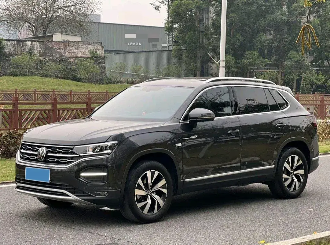 2022 VOLKSWAGEN TAYRON view 1