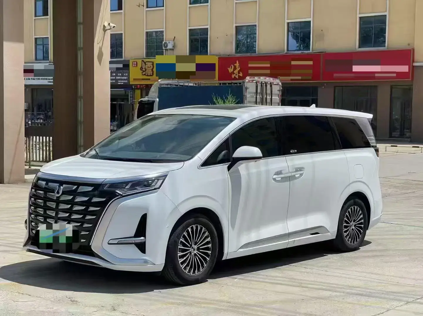 2022 DENZA D9 view 1