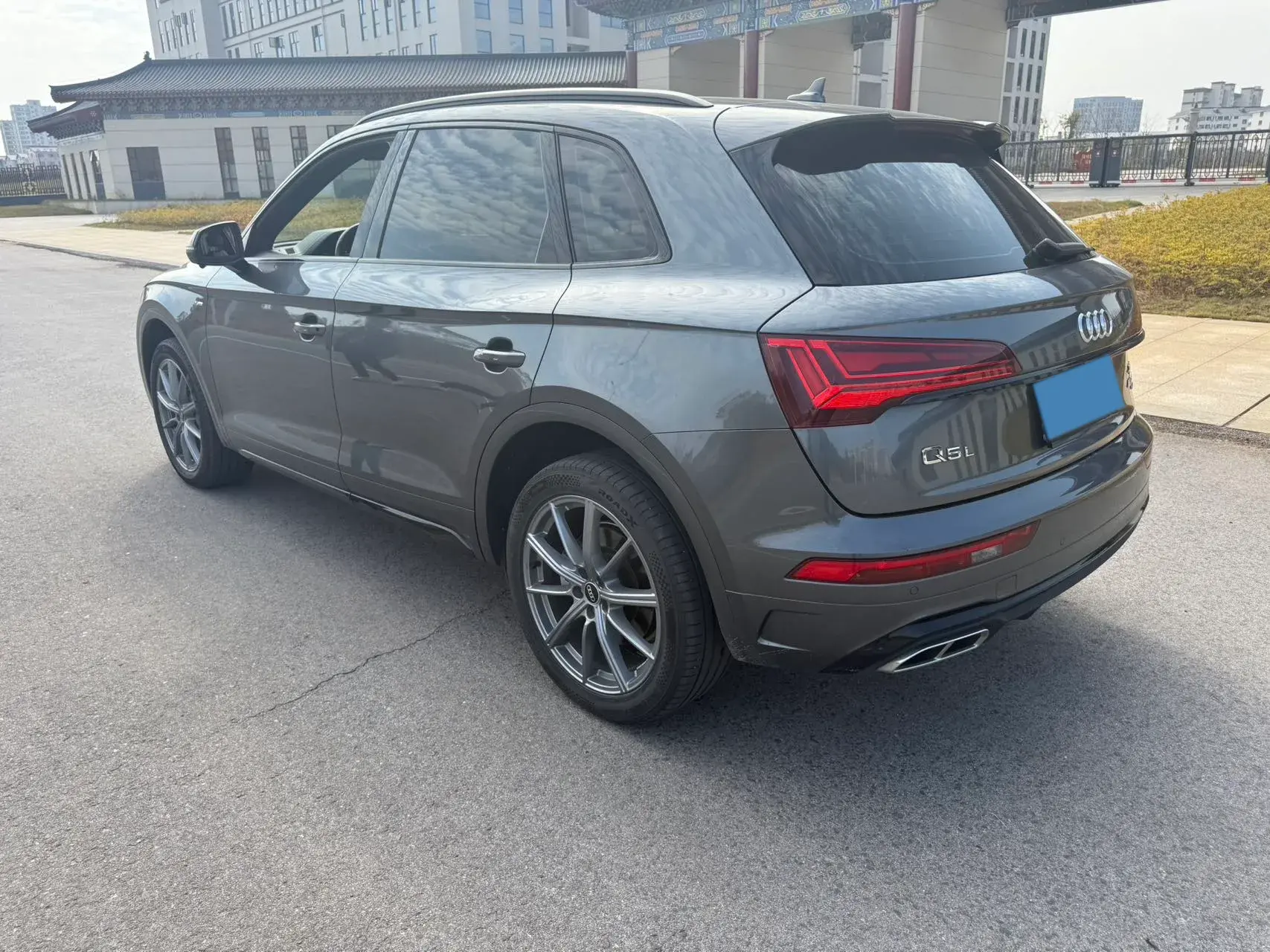 2023 AUDI Q5L thumbnail 3