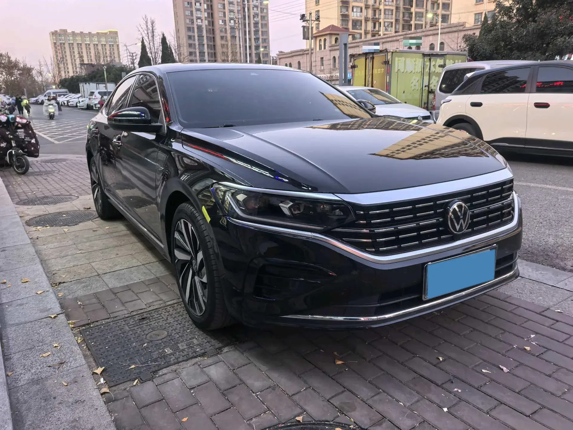 2022 VOLKSWAGEN PASSAT thumbnail 2