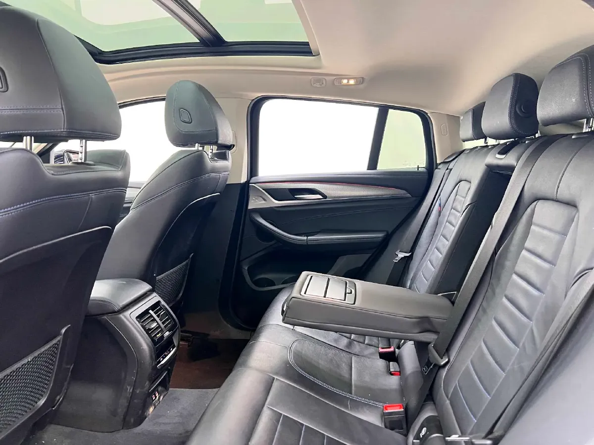 2021 BMW X4 2.0T 184HP L4 8AT,autocango,china used car exporter,china ev exporter,chinese used car exporter,chinese used ev exporter