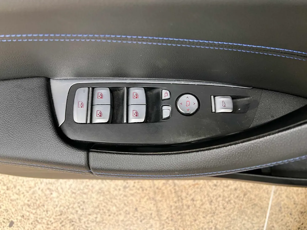 2021 BMW X4 2.0T 184HP L4 8AT,autocango,china used car exporter,china ev exporter,chinese used car exporter,chinese used ev exporter