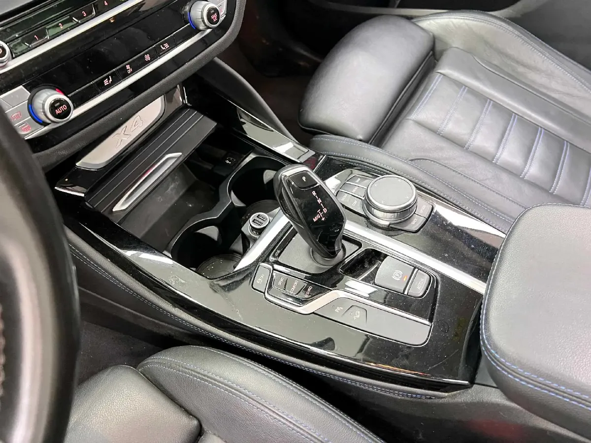 2021 BMW X4 2.0T 184HP L4 8AT,autocango,china used car exporter,china ev exporter,chinese used car exporter,chinese used ev exporter