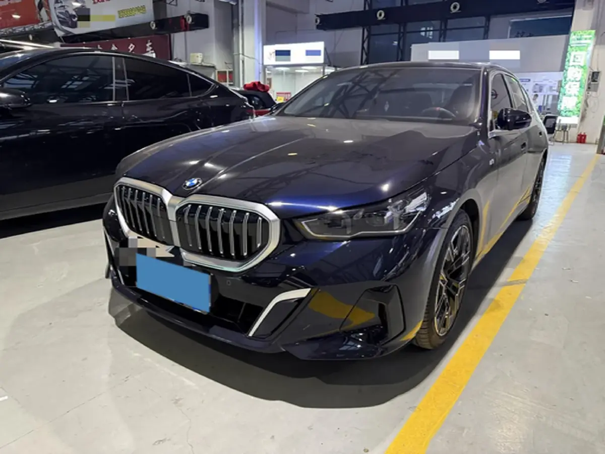 2024 BMW 5 Series 2.0T 258HP L4 8AT