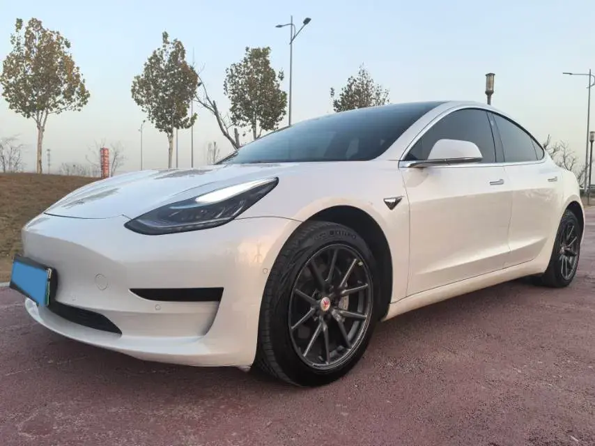 2019 TESLA MODEL view 1