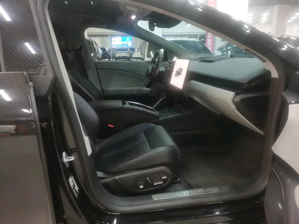 2025 LYNK&CO Z10 BEV 95KWH,autocango,china used car exporter,china ev exporter,chinese used car exporter,chinese used ev exporter