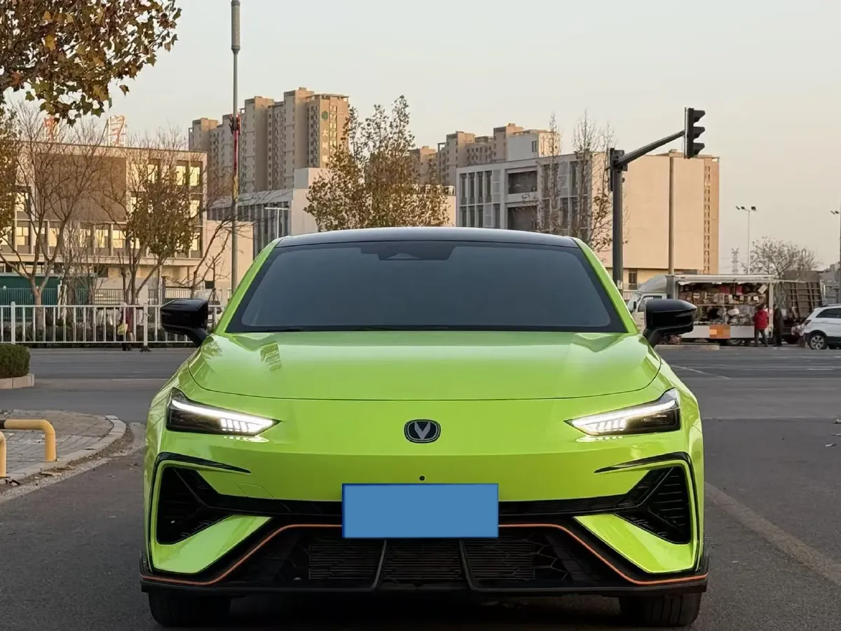 2025 ChangAn UNI-V 2.0T 245HP L4 8AT,autocango,china used car exporter,china ev exporter,chinese used car exporter,chinese used ev exporter