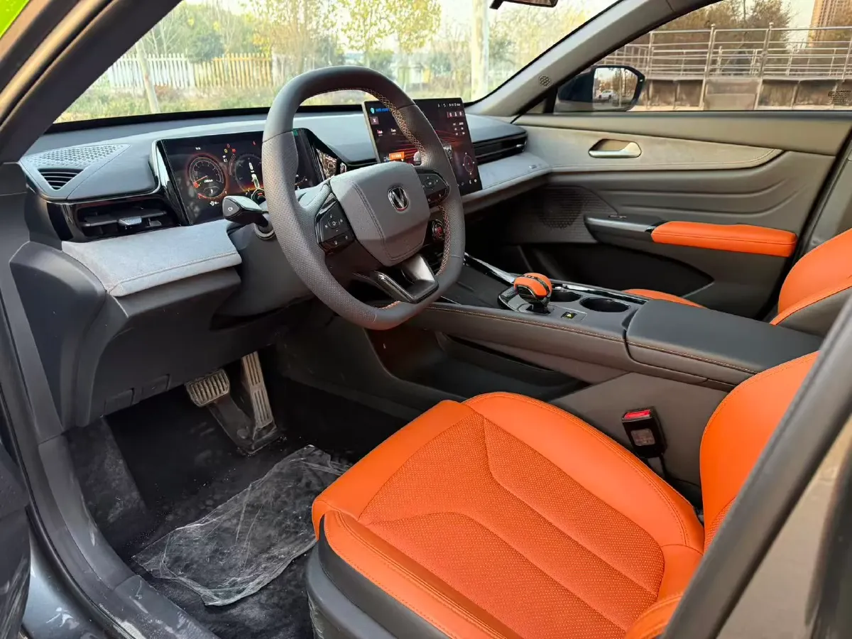 2025 ChangAn UNI-V 2.0T 245HP L4 8AT,autocango,china used car exporter,china ev exporter,chinese used car exporter,chinese used ev exporter