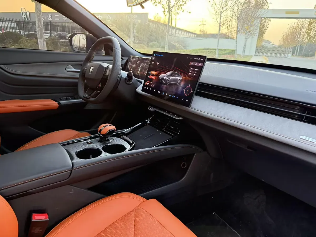 2025 ChangAn UNI-V 2.0T 245HP L4 8AT,autocango,china used car exporter,china ev exporter,chinese used car exporter,chinese used ev exporter