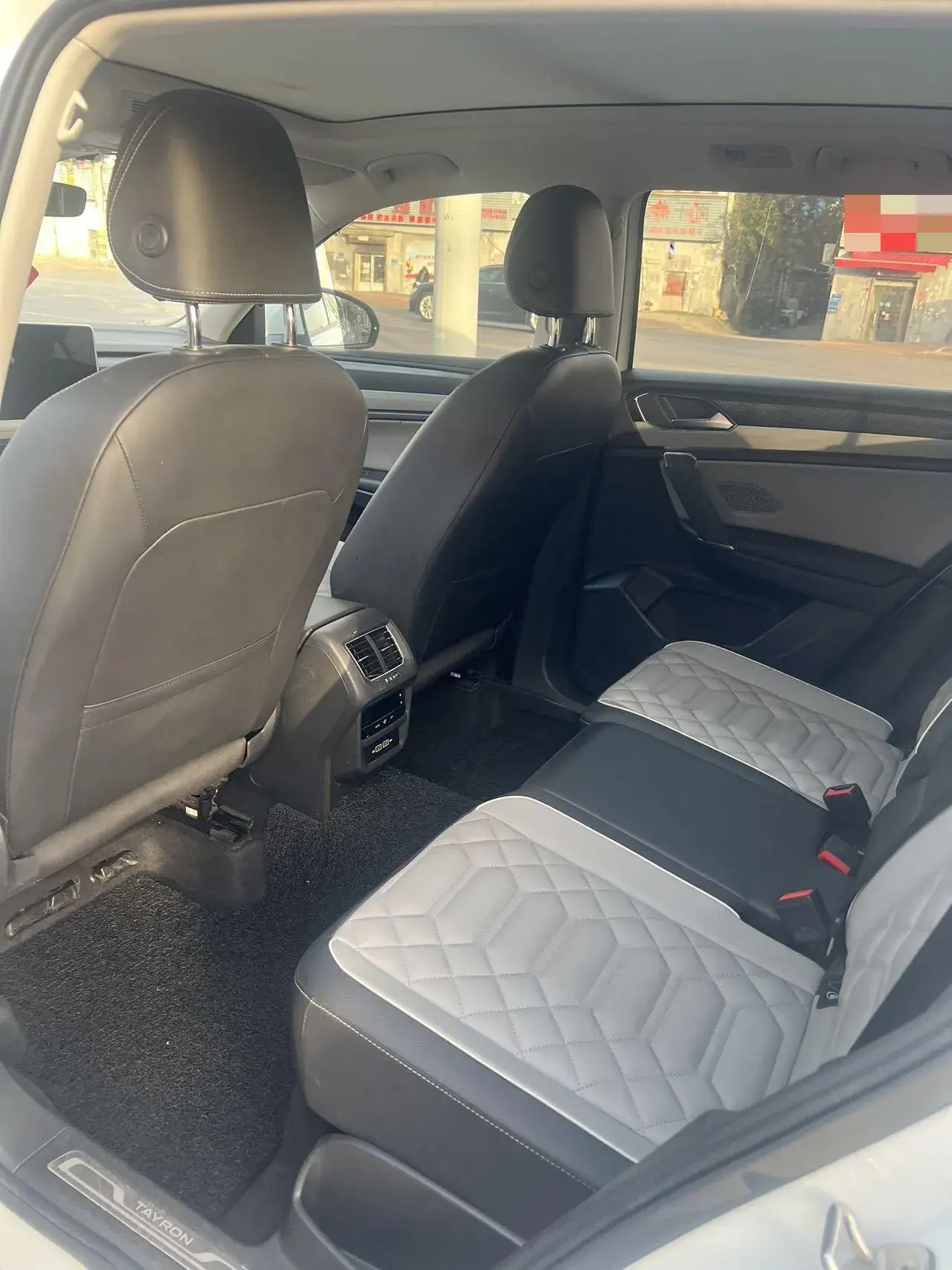 2023 VOLKSWAGEN TAYRON thumbnail 3