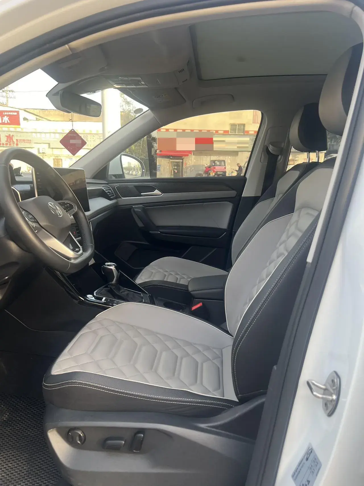 2023 VOLKSWAGEN TAYRON thumbnail 2