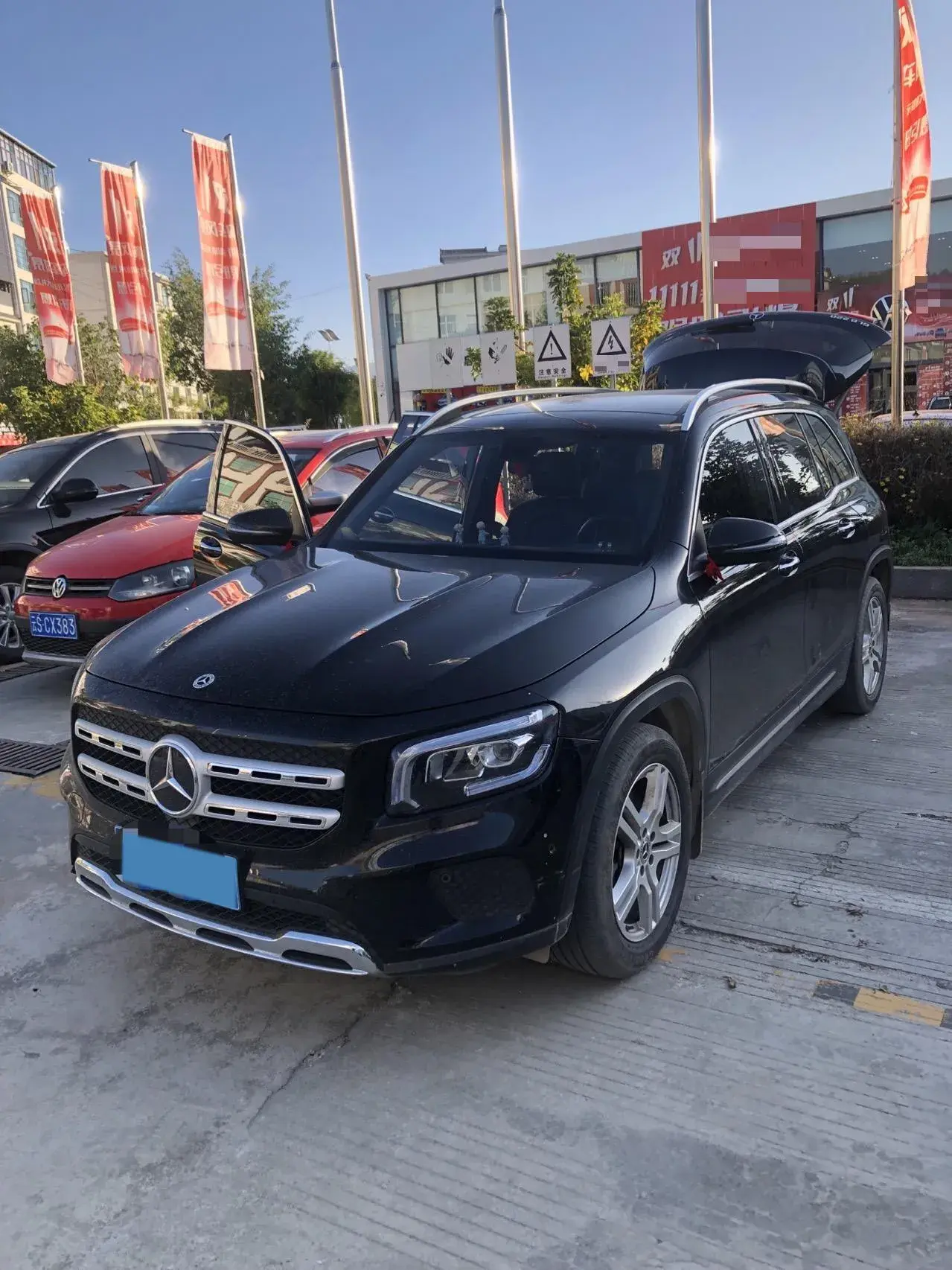 2023 MERCEDES-BENZ GLB view 1