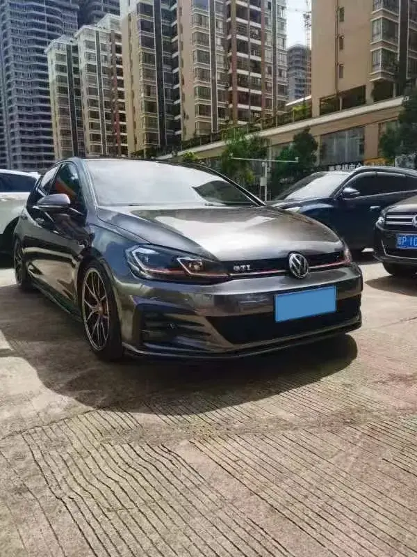 2019 VOLKSWAGEN GOLF thumbnail 3