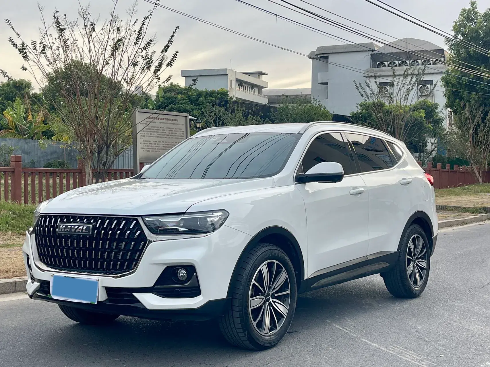 2023 HAVAL H6 view 1