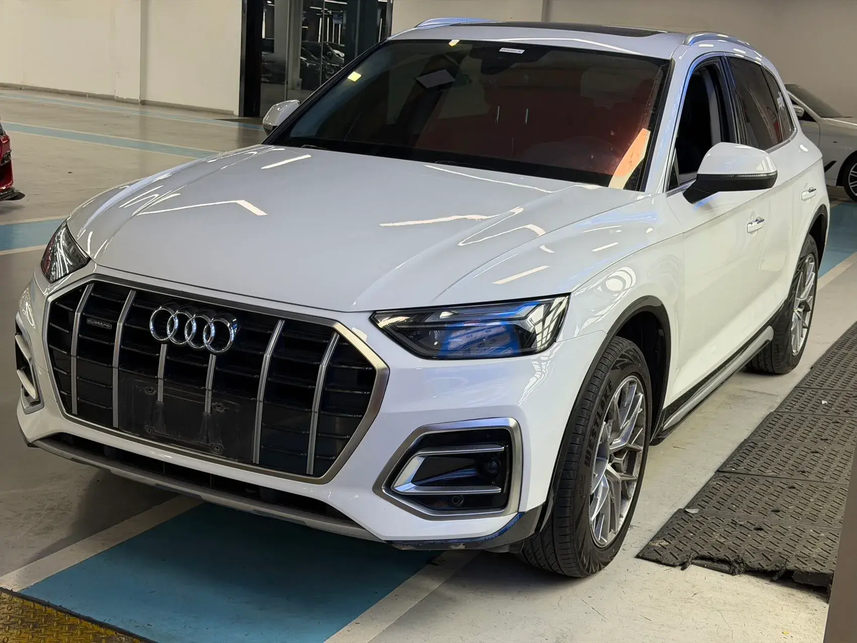 2022 AUDI Q5L view 1