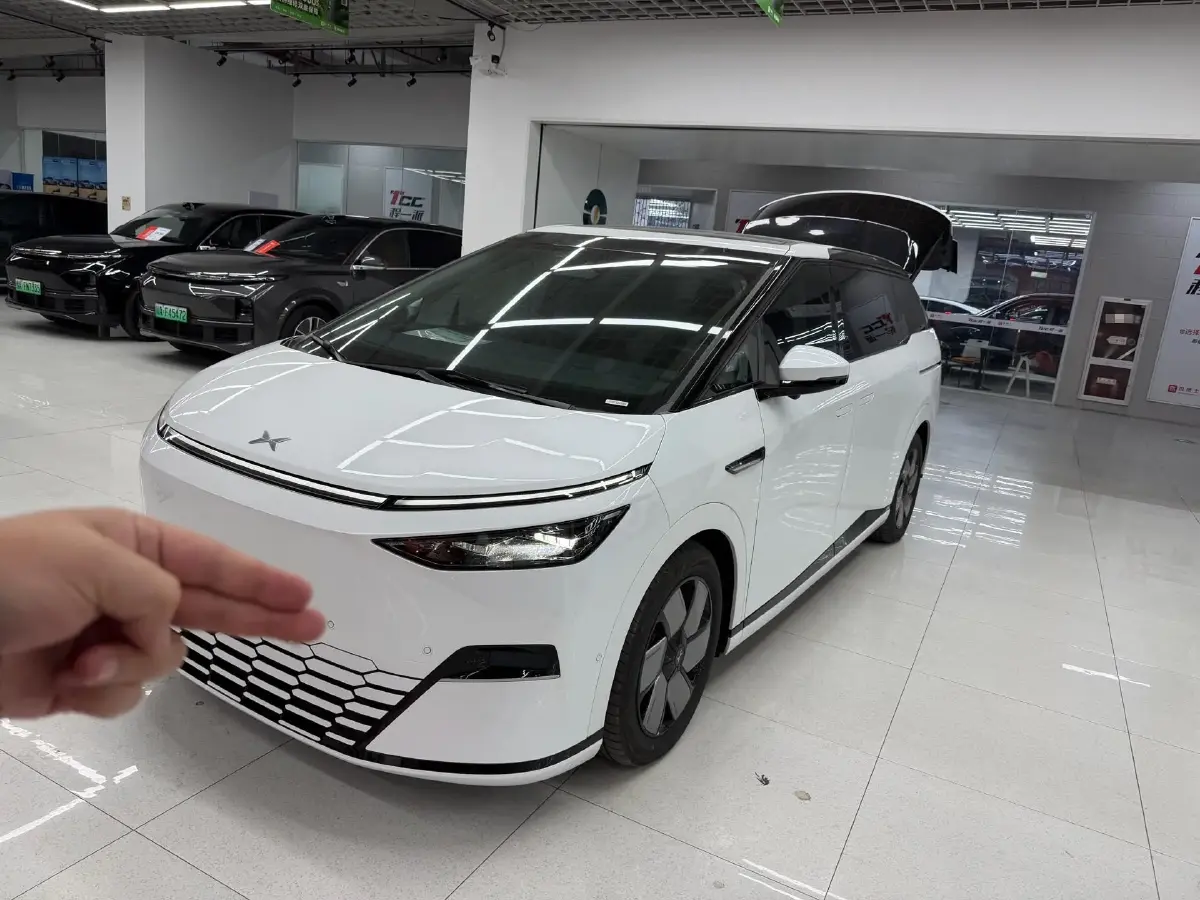2024 Xpeng X9 BEV 101.5KWH