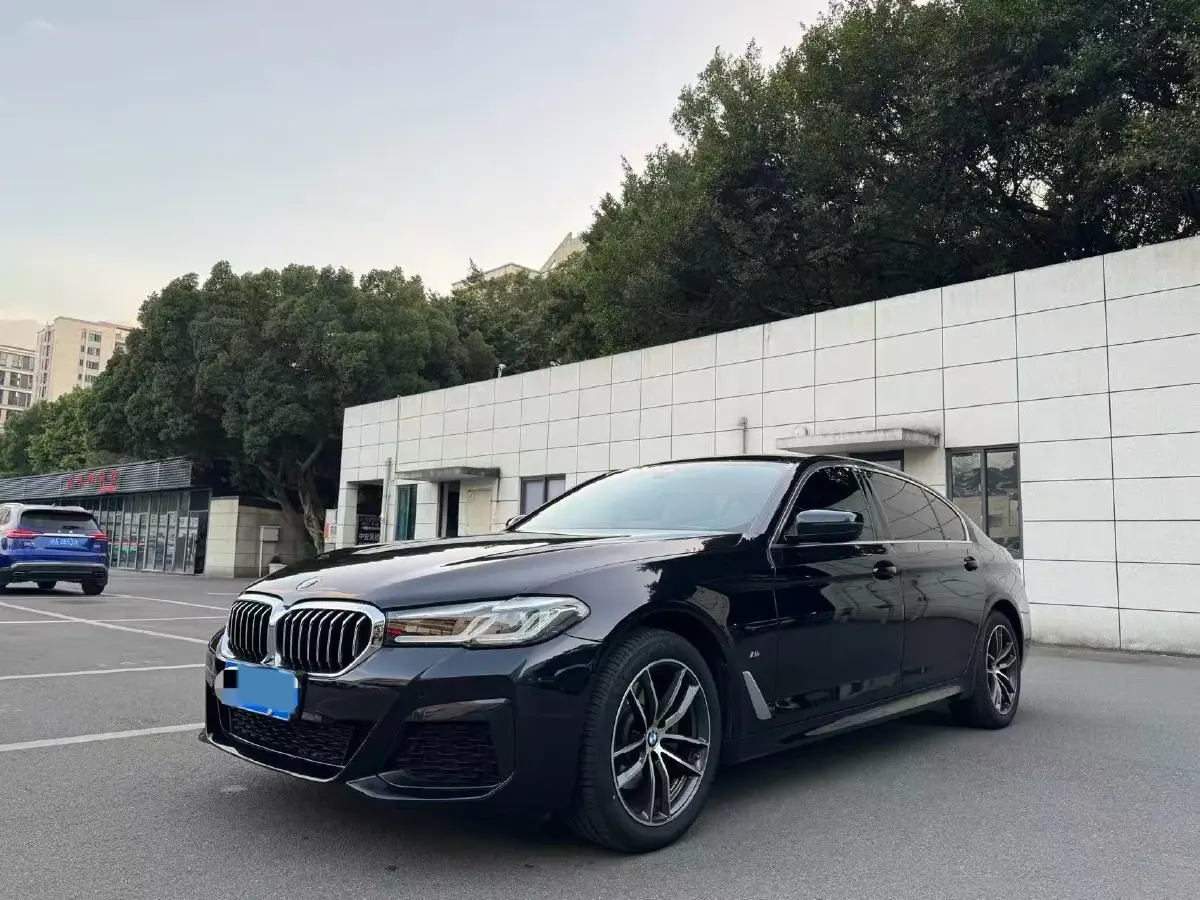 2022 BMW 5 Series 2.0T 184HP L4 8AT