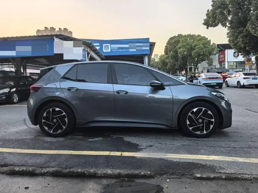 2024 VOLKSWAGEN ID.3 thumbnail 3