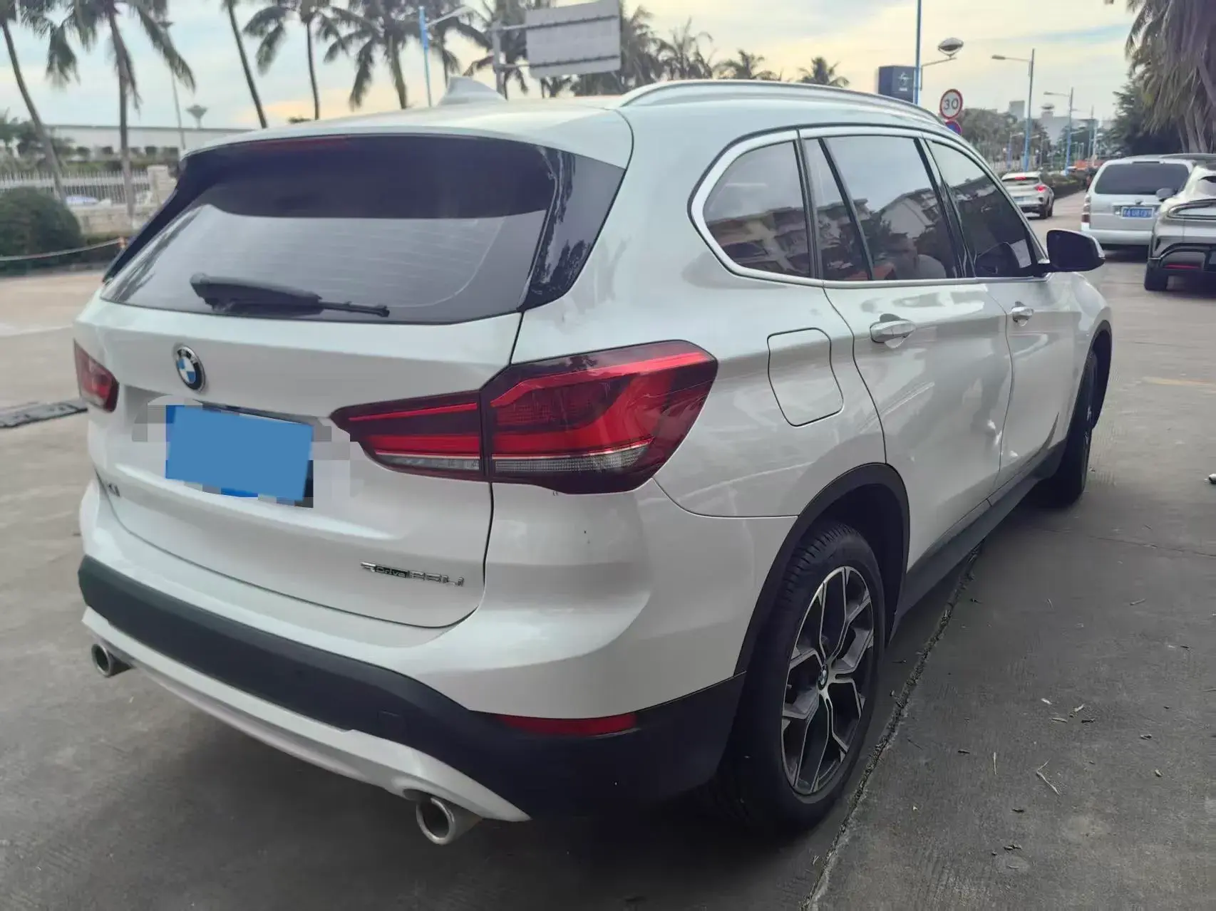 2022 BMW X1 thumbnail 2