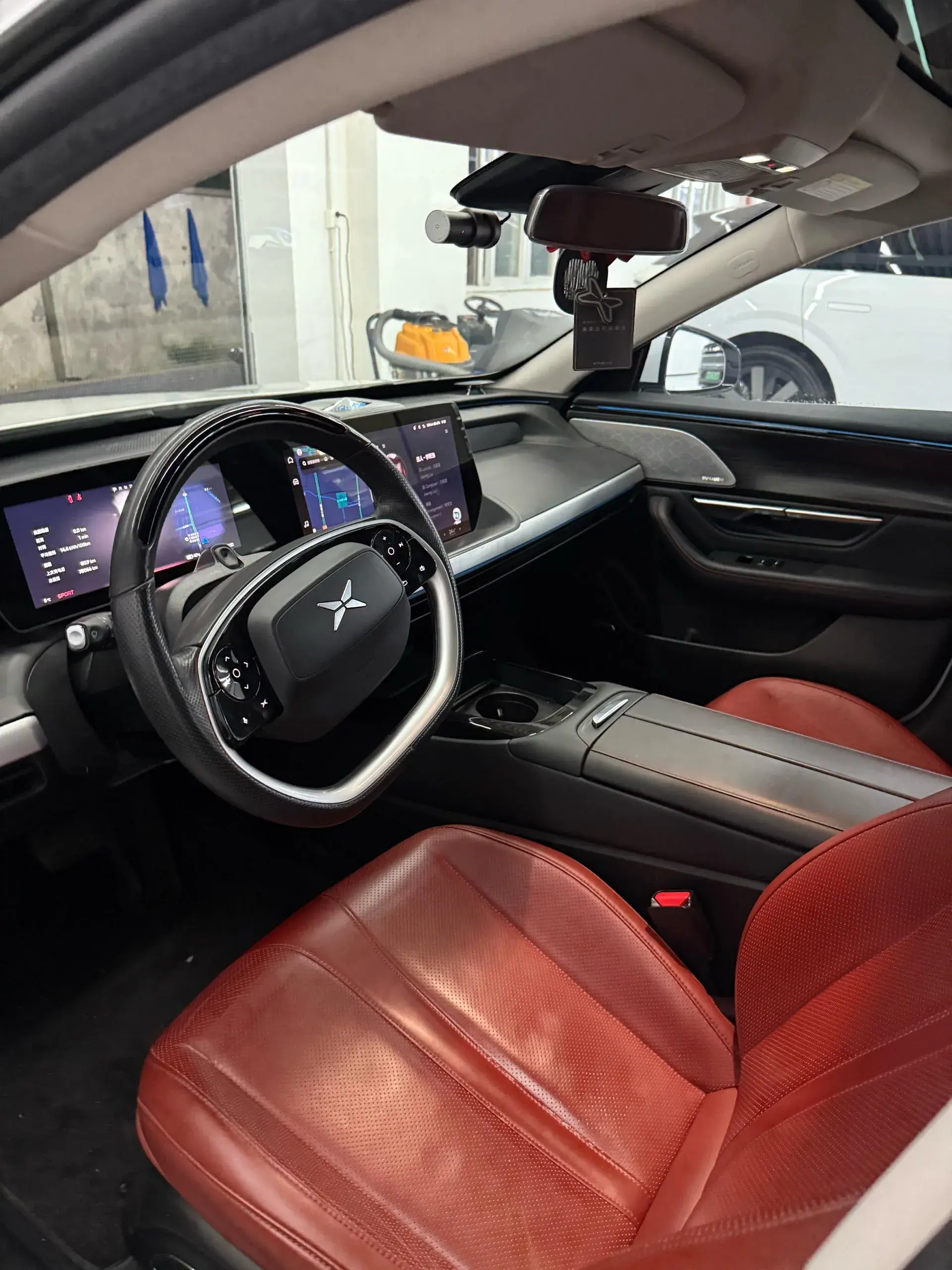 2020 XPENG P7 thumbnail 2