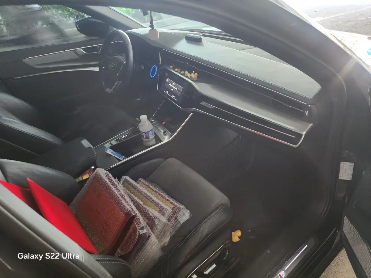 2022 Audi A6L 2.0T 224HP L4 7DCT,autocango,china used car exporter,china ev exporter,chinese used car exporter,chinese used ev exporter