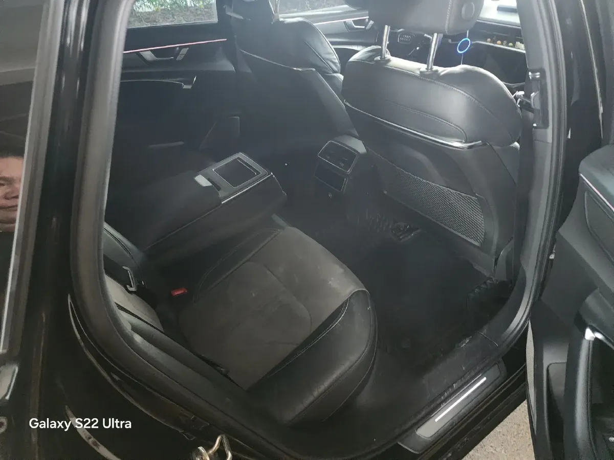 2022 Audi A6L 2.0T 224HP L4 7DCT,autocango,china used car exporter,china ev exporter,chinese used car exporter,chinese used ev exporter