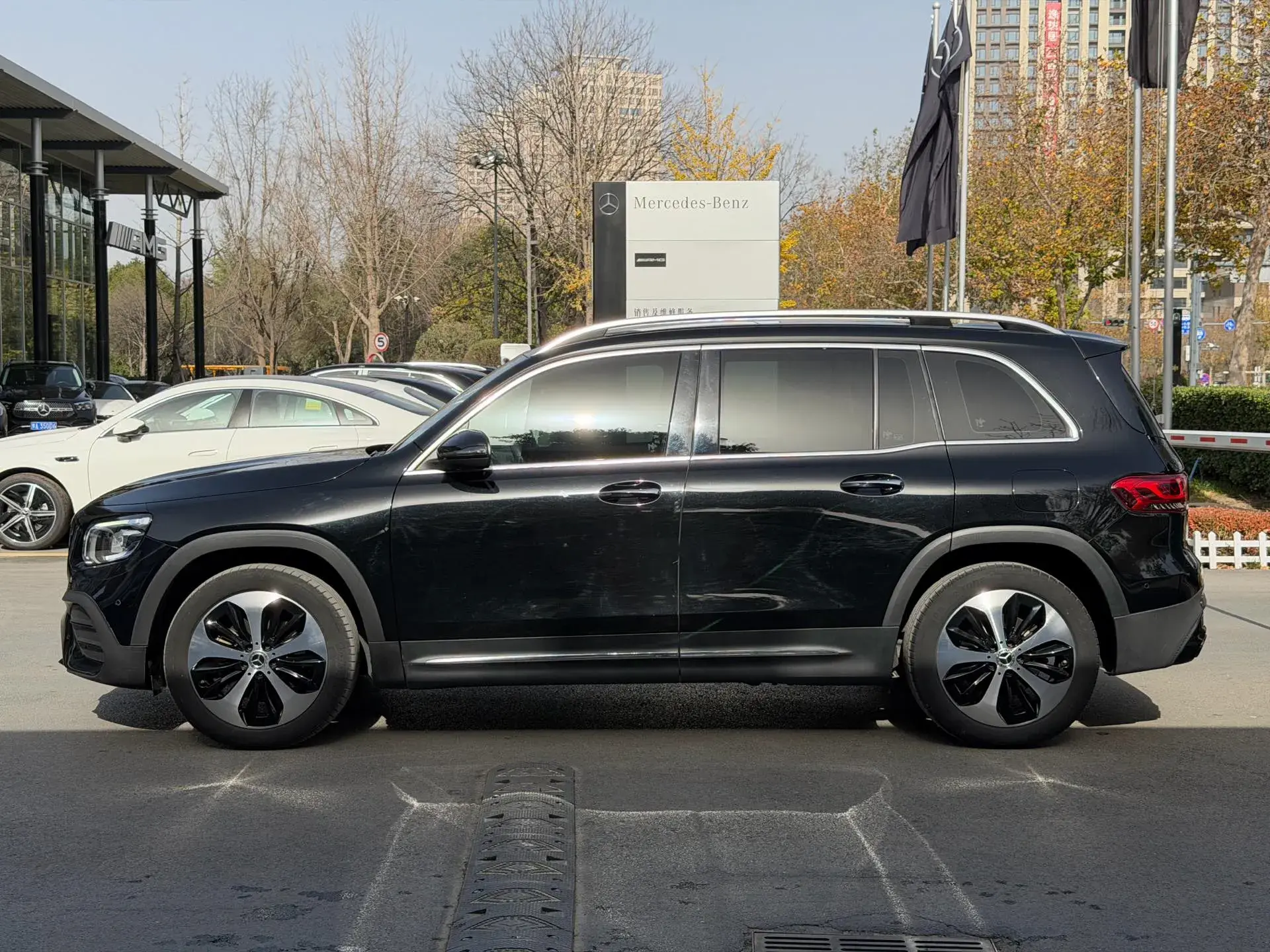 2022 MERCEDES-BENZ GLB thumbnail 2