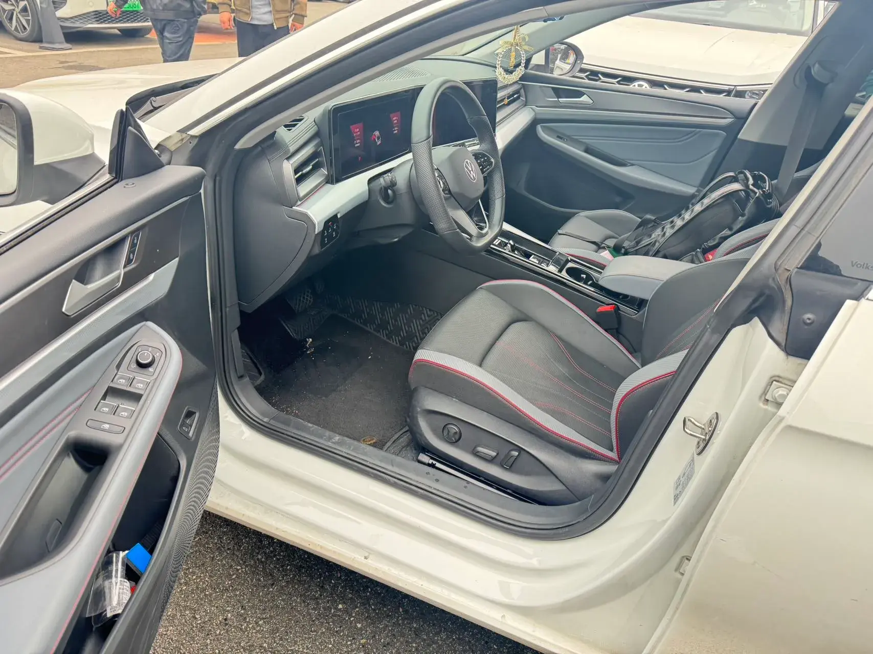 2024 VOLKSWAGEN LAMANDO thumbnail 3