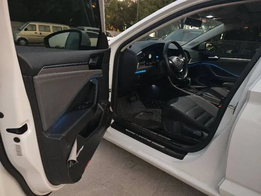 2021 VOLKSWAGEN SAGITAR thumbnail 4