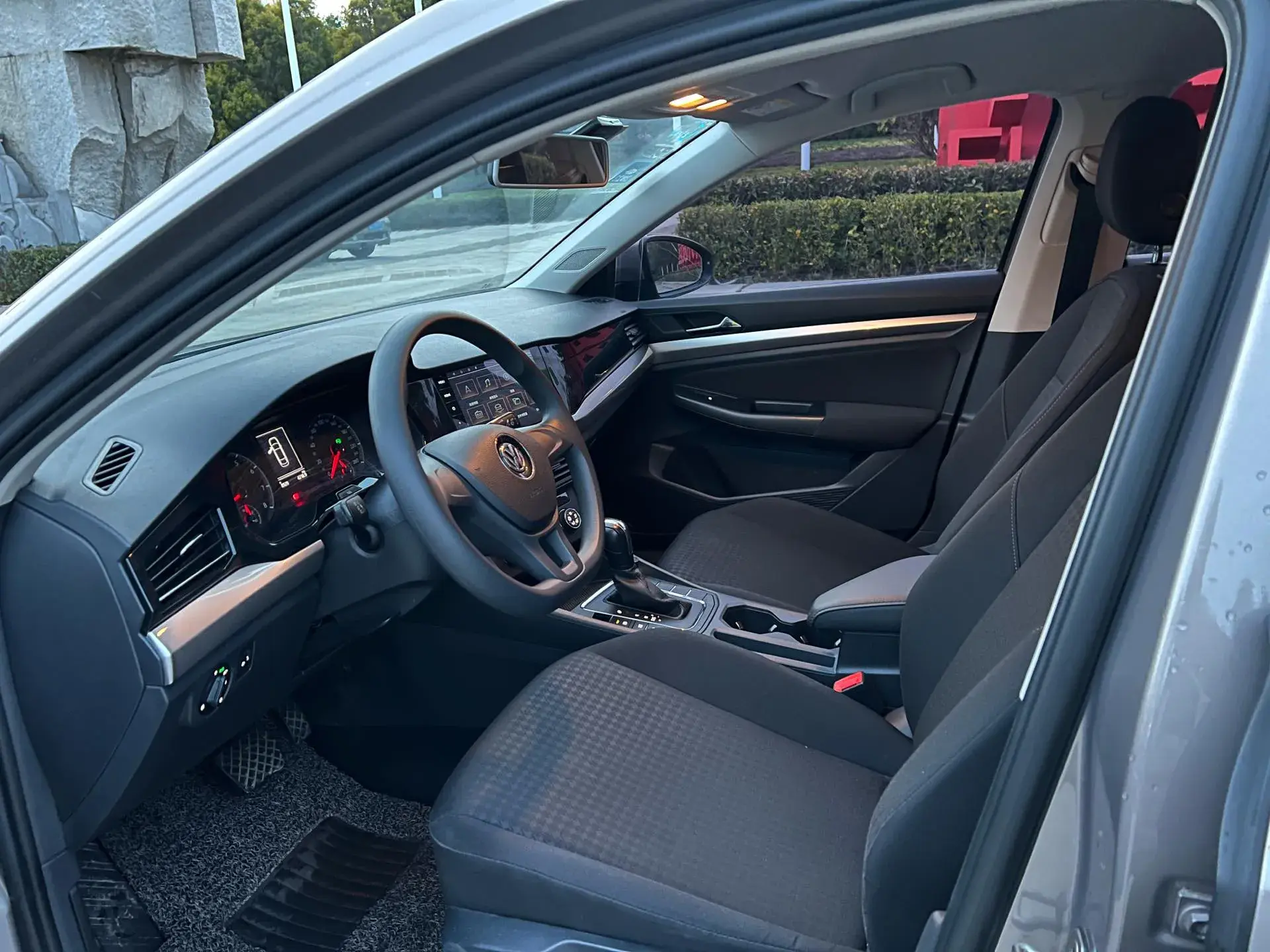 2019 VOLKSWAGEN BORA thumbnail 4