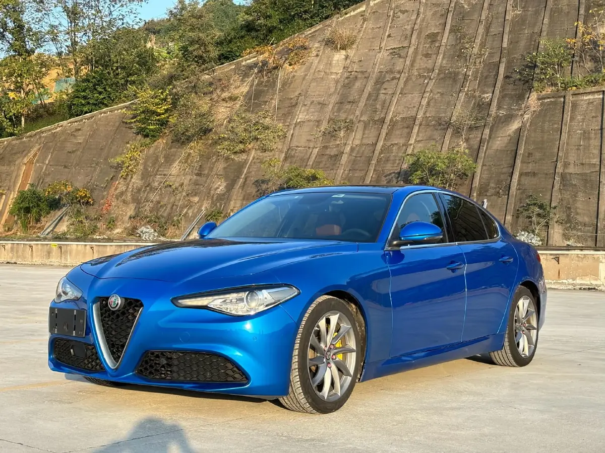 2017 Alfa Romeo Giulia 2.0T 280HP L4 8AT