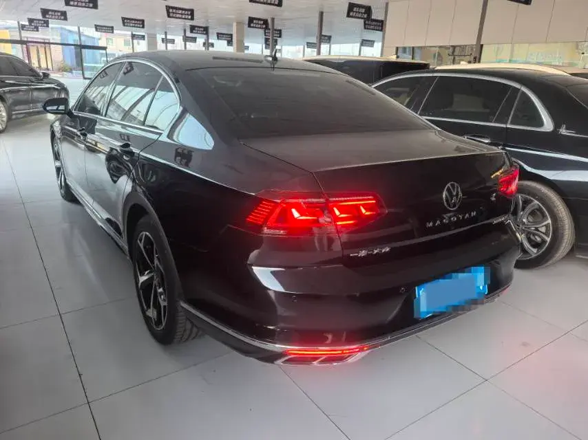 2023 VOLKSWAGEN MAGOTAN thumbnail 3