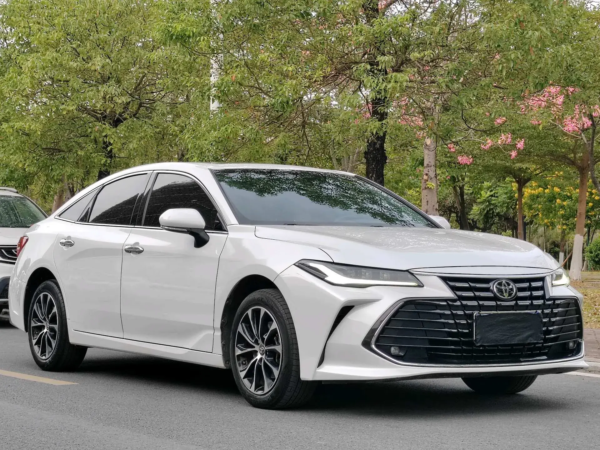 2022 TOYOTA AVALON thumbnail 3