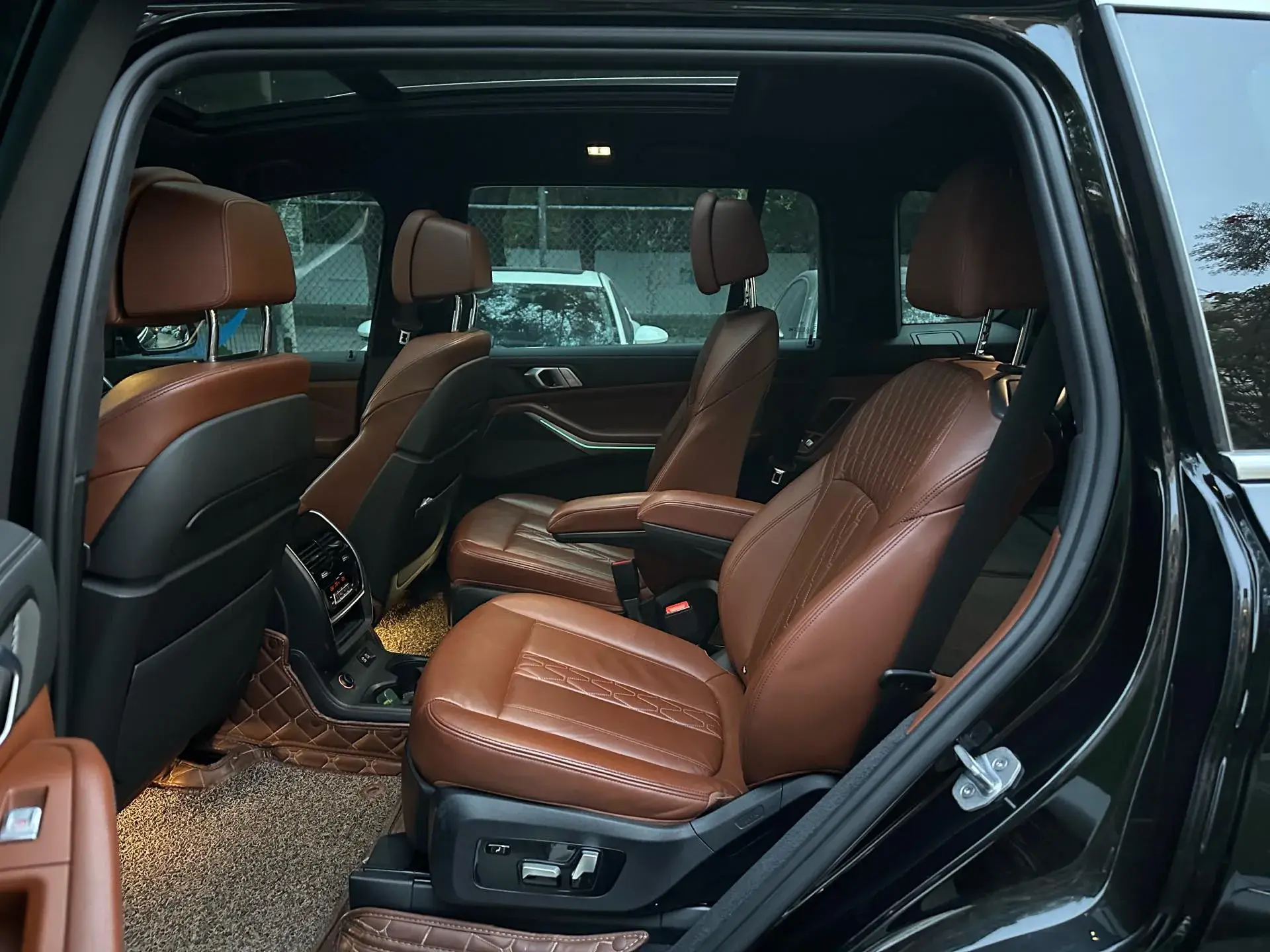 2020 BMW X7 thumbnail 4