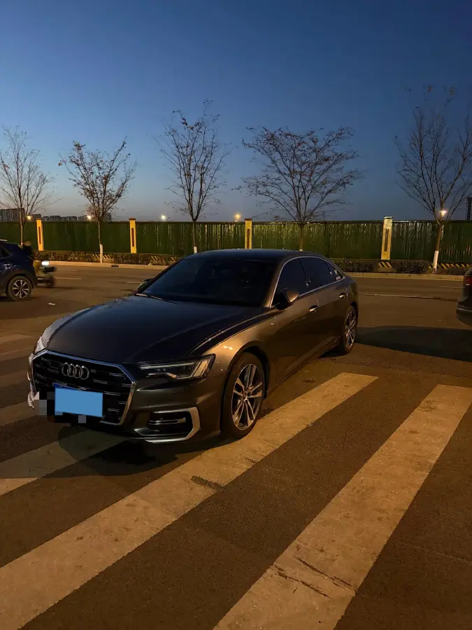 2022 Audi A6L 2.0T 190HP L4 7DCT