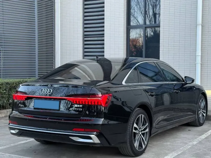 2024 Audi A6L 2.0T 190HP L4 7DCT,autocango,china used car exporter,china ev exporter,chinese used car exporter,chinese used ev exporter